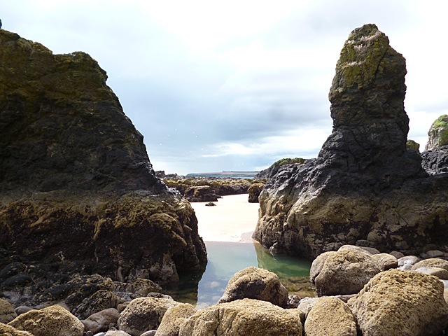 File:Pool and Pillar - geograph.org.uk - 4258212.jpg