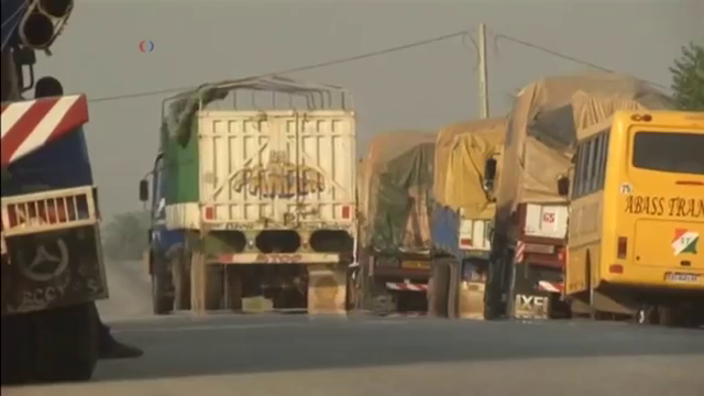 File:Trucks and buses in Ivory Coast, 2017.png