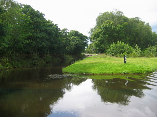 File:Union Canal, Greenbank, Falkirk - geograph.org.uk - 926784.jpg