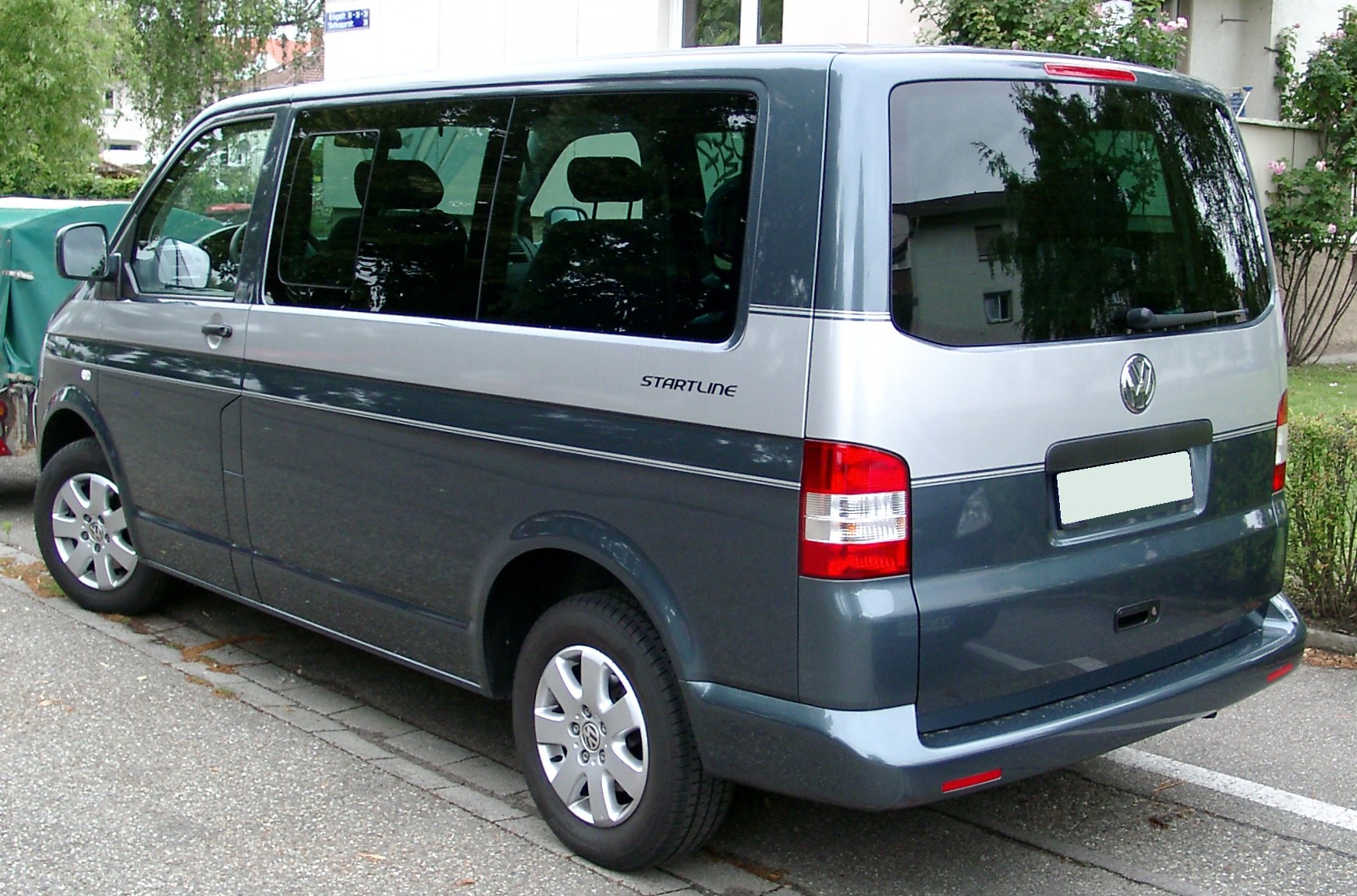 File:VW Multivan Business (T5, Facelift) – Heckansicht, 30. August 2014,  Düsseldorf.jpg - Wikimedia Commons