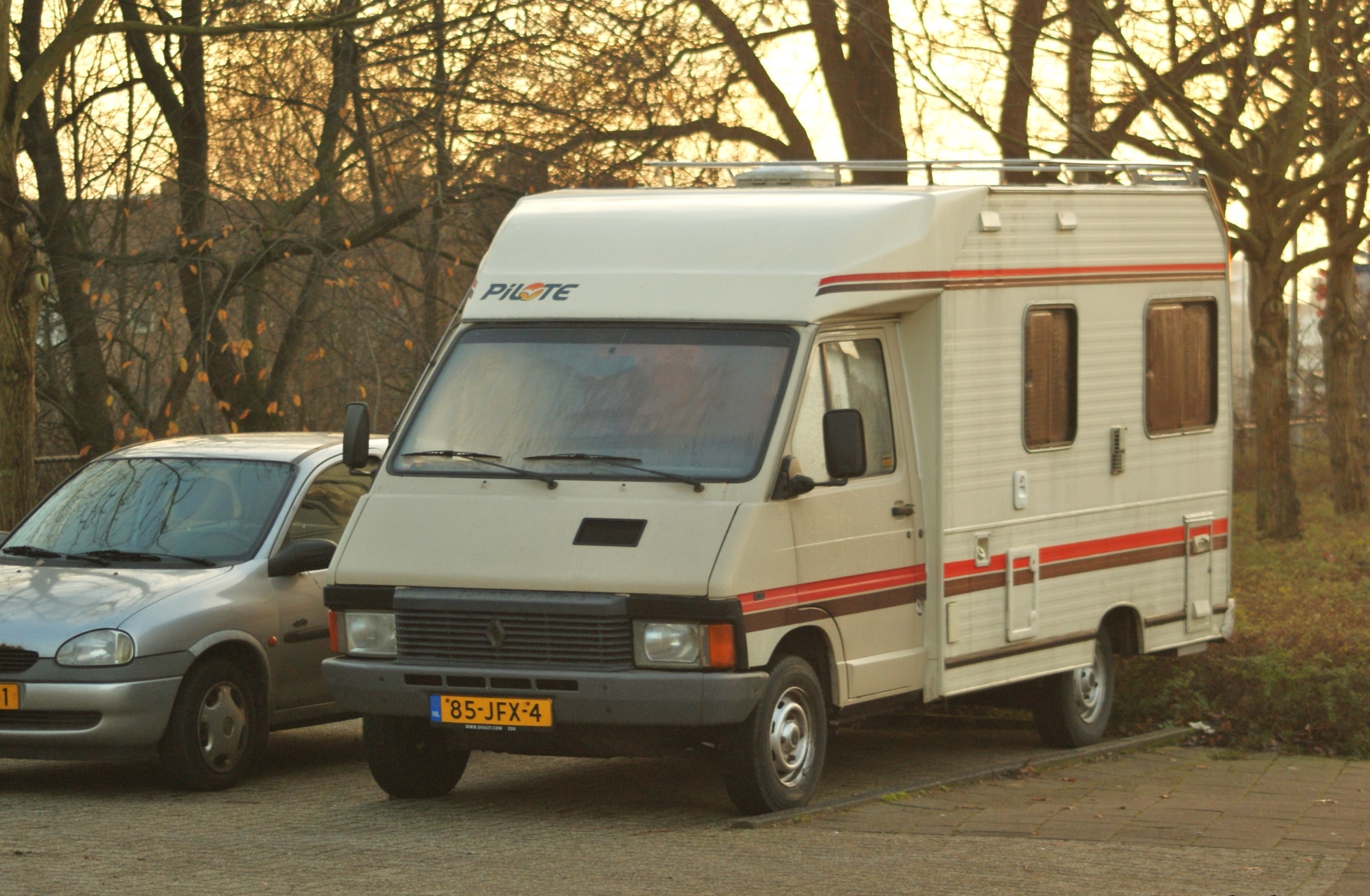 File:Renault Trafic III (2017).jpg - Wikimedia Commons