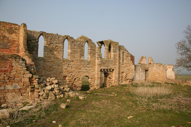 File:Abbey ruins - geograph.org.uk - 383717.jpg