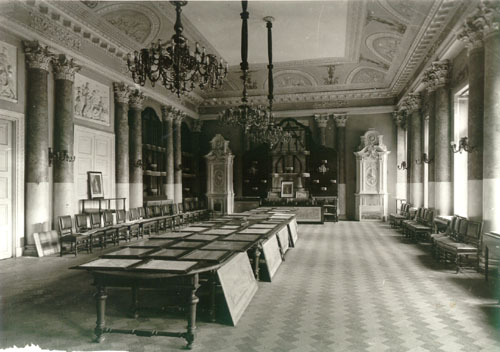 File:Anichkov interior.jpg