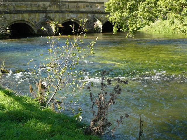 File:Ashford in the Water bridge - geograph.org.uk - 1079631.jpg