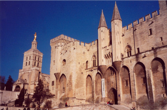 File:Avignon-palais 2.jpg