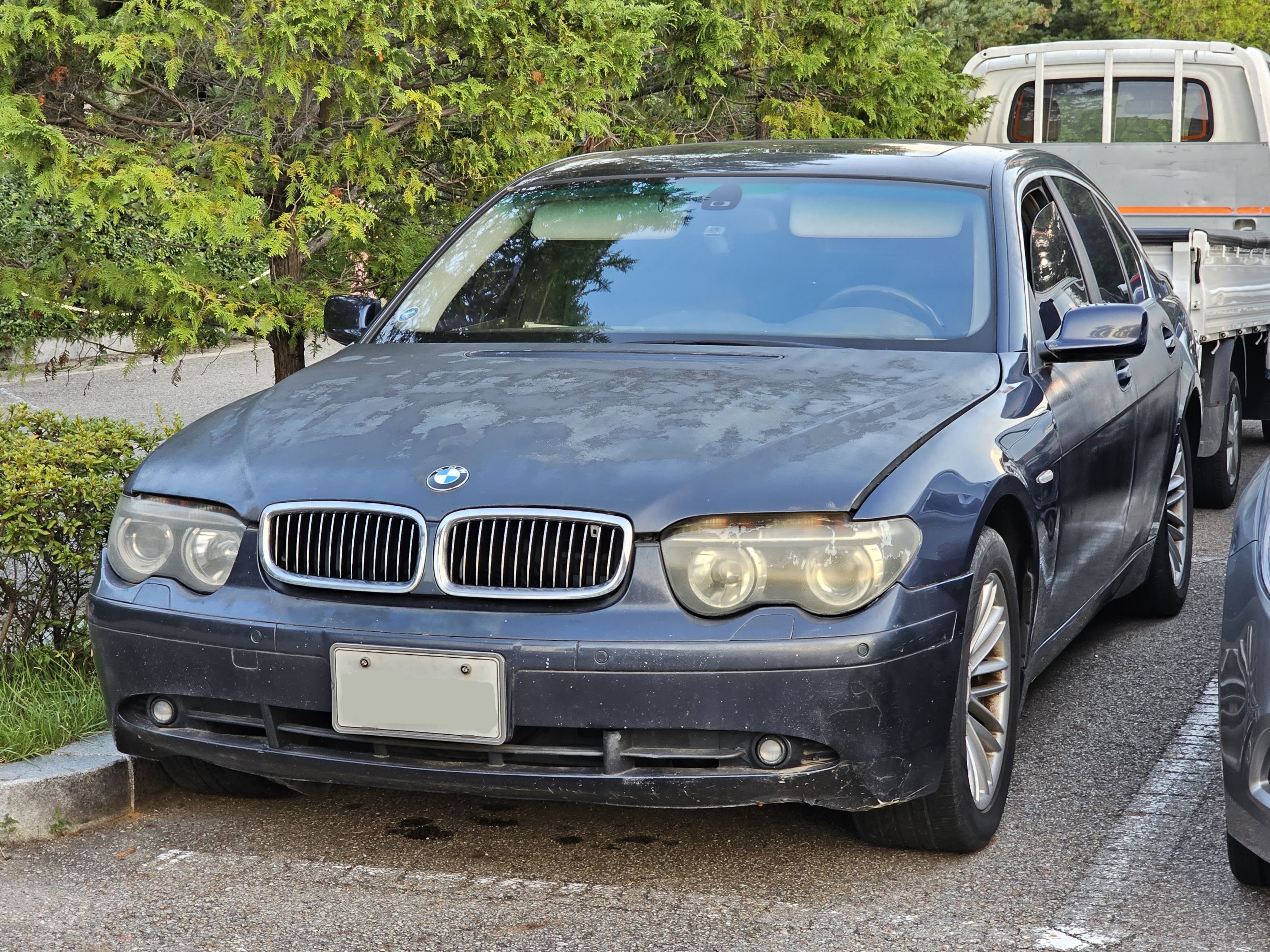 File:BMW E65 7 Series Toledo Blue Abandoned (1).jpg - Wikimedia Commons