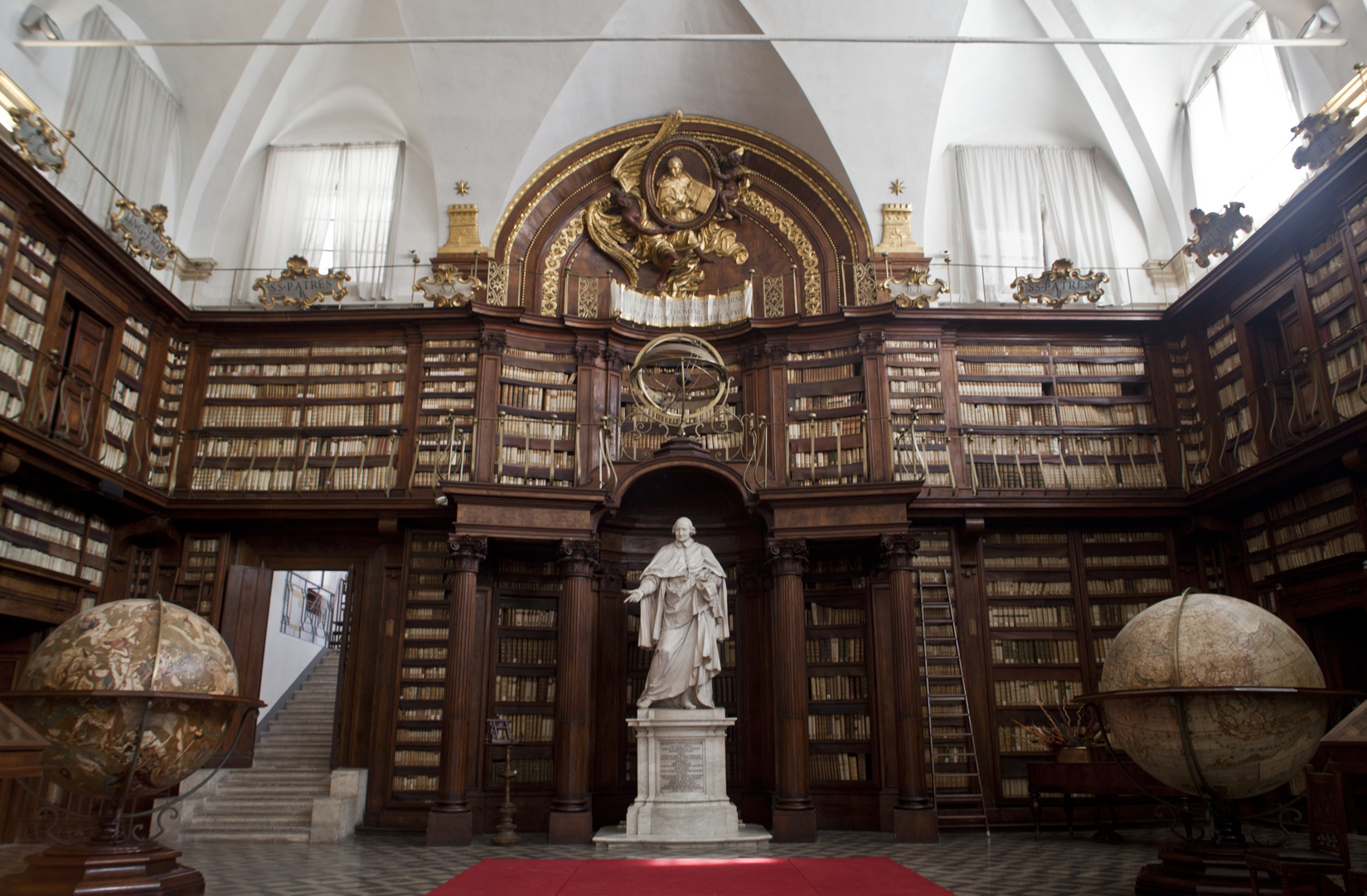 Interior of the Biblioteca Casanatense with the statue of Cardinal [[Girolamo Casanate