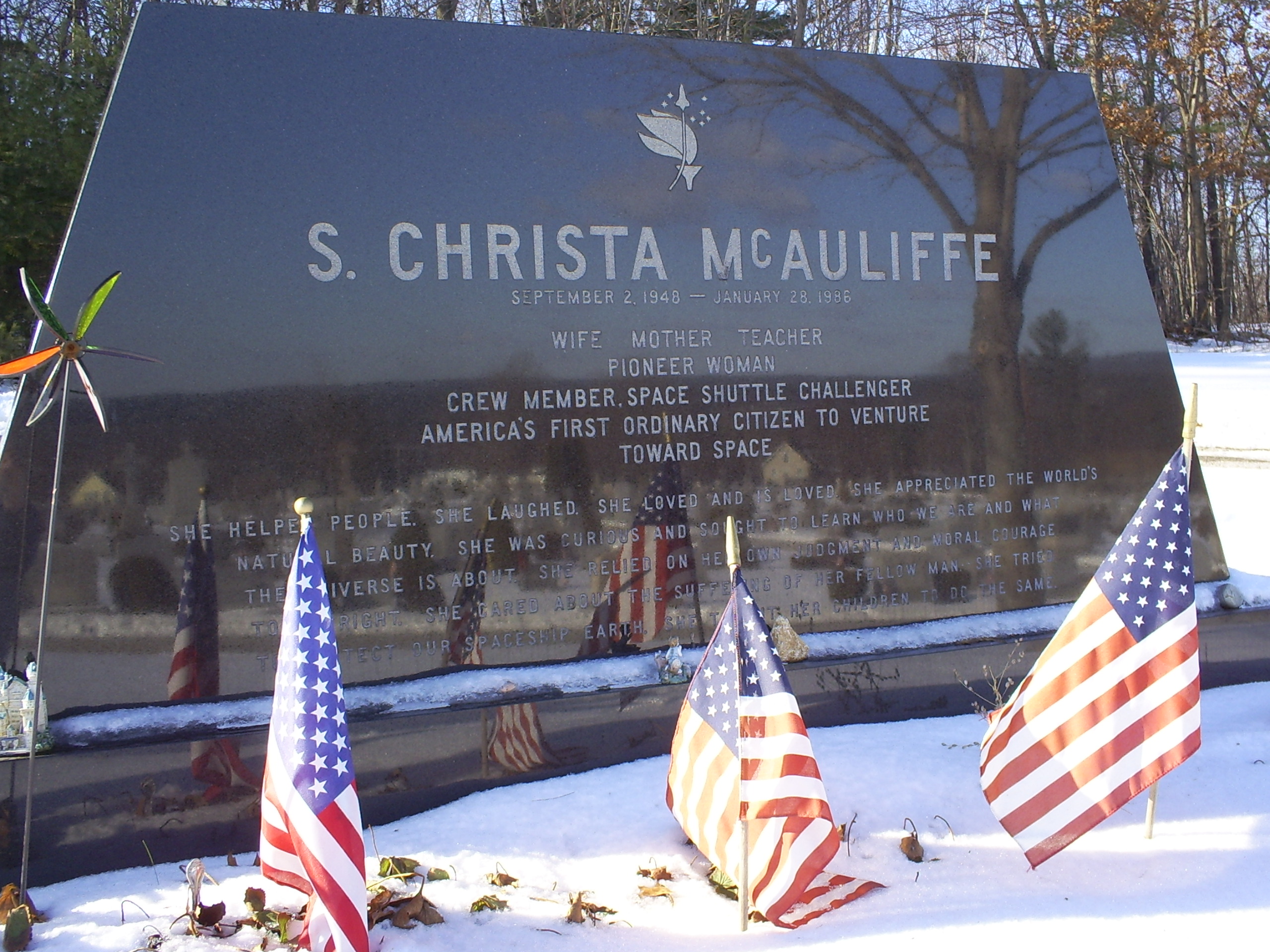 File:Christa McAuliffe gravestone in Concord, NH.jpg - Wikipedia
