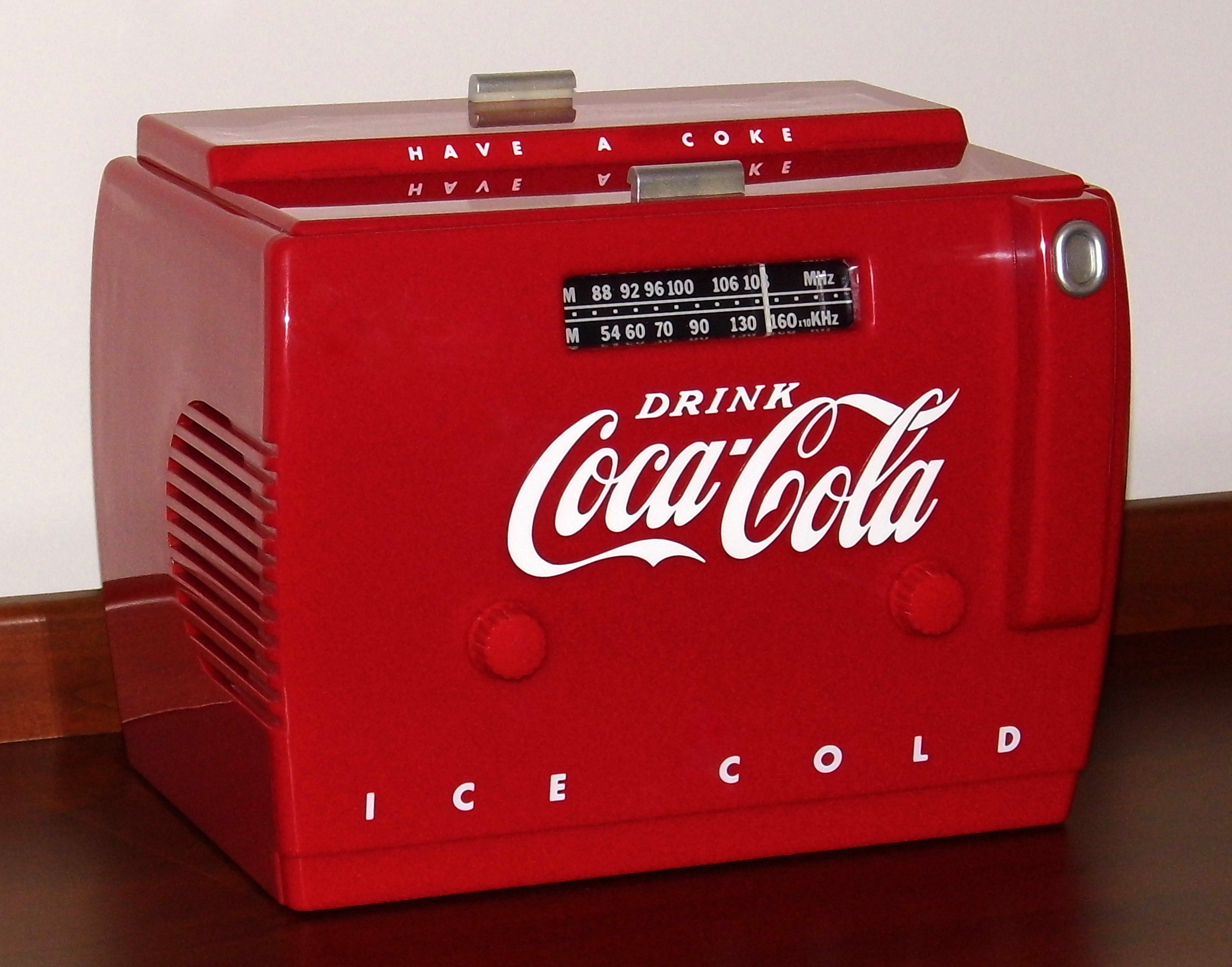 User:FlickreviewR 2. Coca-Cola Cooler Radio AM-FM Cassette Player Novelty R...