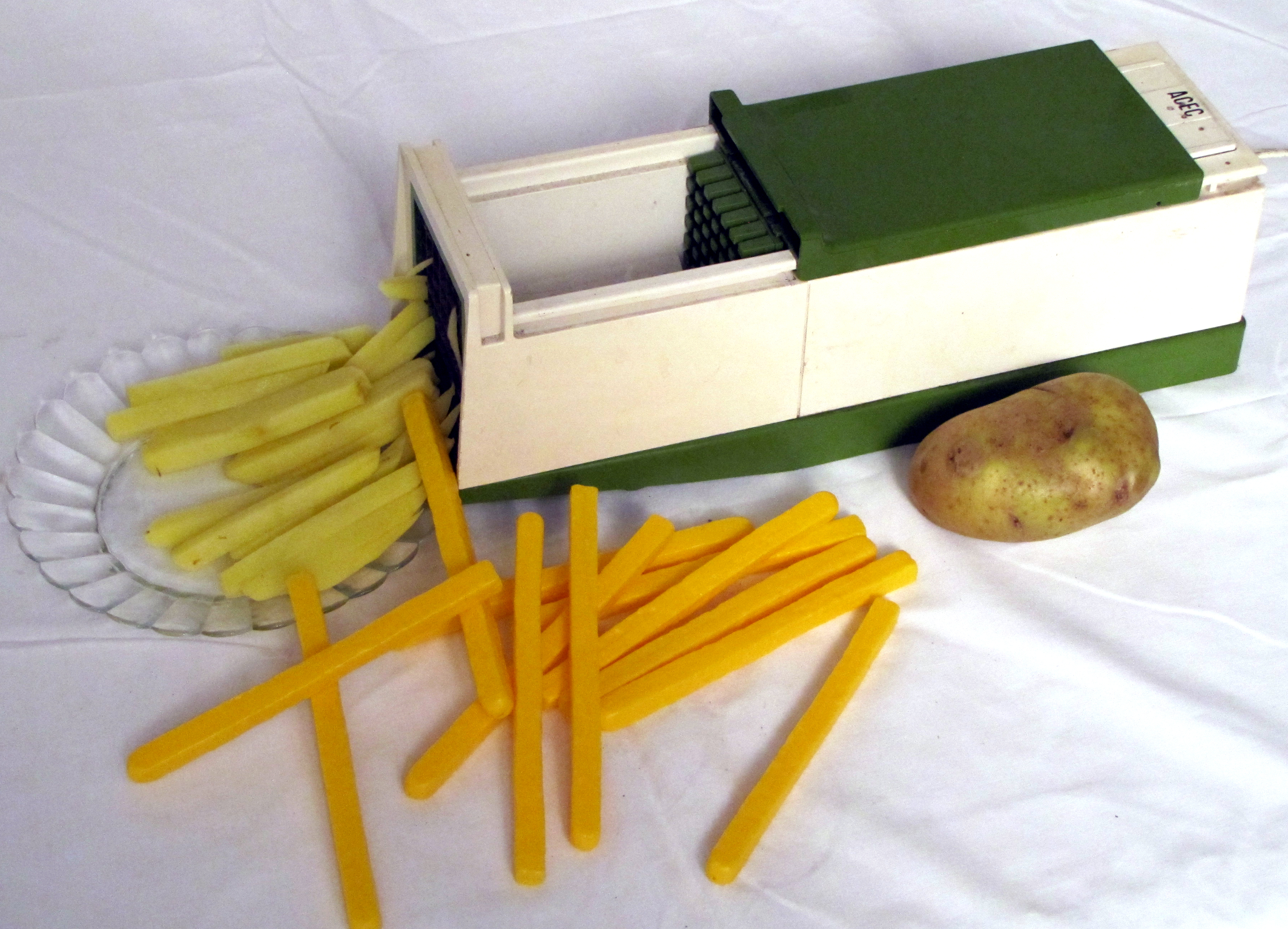 File:Coupe-frite électrique.jpg - Wikimedia Commons