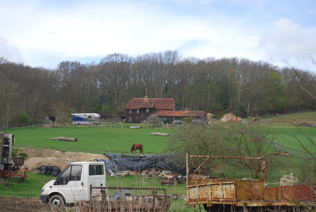 File:Dumbourne Barn - geograph.org.uk - 3001717.jpg