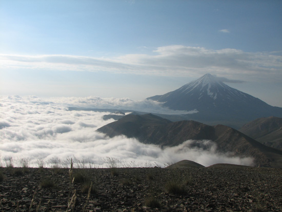 File:Fly on the cloud,Lar dam,Alborzپروازبرفرازابرها - panoramio.jpg