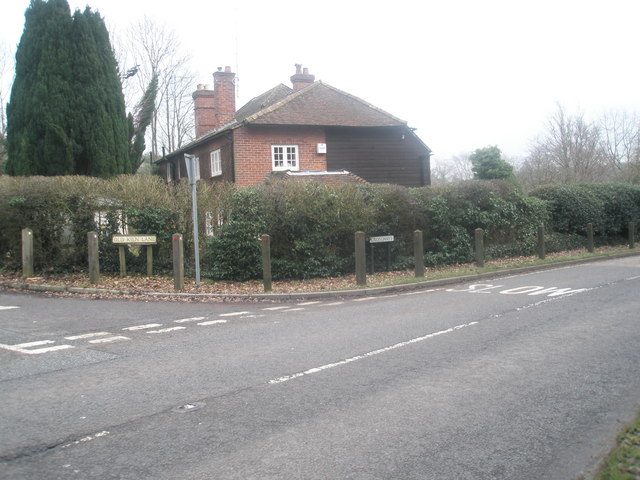 File:House at the junction of Old Kiln Lane and Crossways - geograph.org.uk - 1708000.jpg