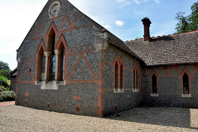 Small picture of Hoxne Village Hall (St Edmunds Hall) courtesy of Wikimedia Commons contributors