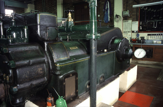 File:Lade Bank Pumping Station - geograph.org.uk - 372411.jpg