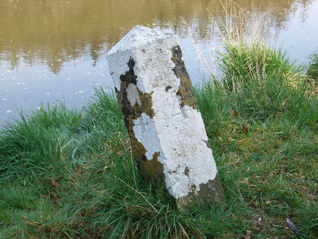 File:Milestone on Boyne Navigation Canal - geograph.org.uk - 397153.jpg