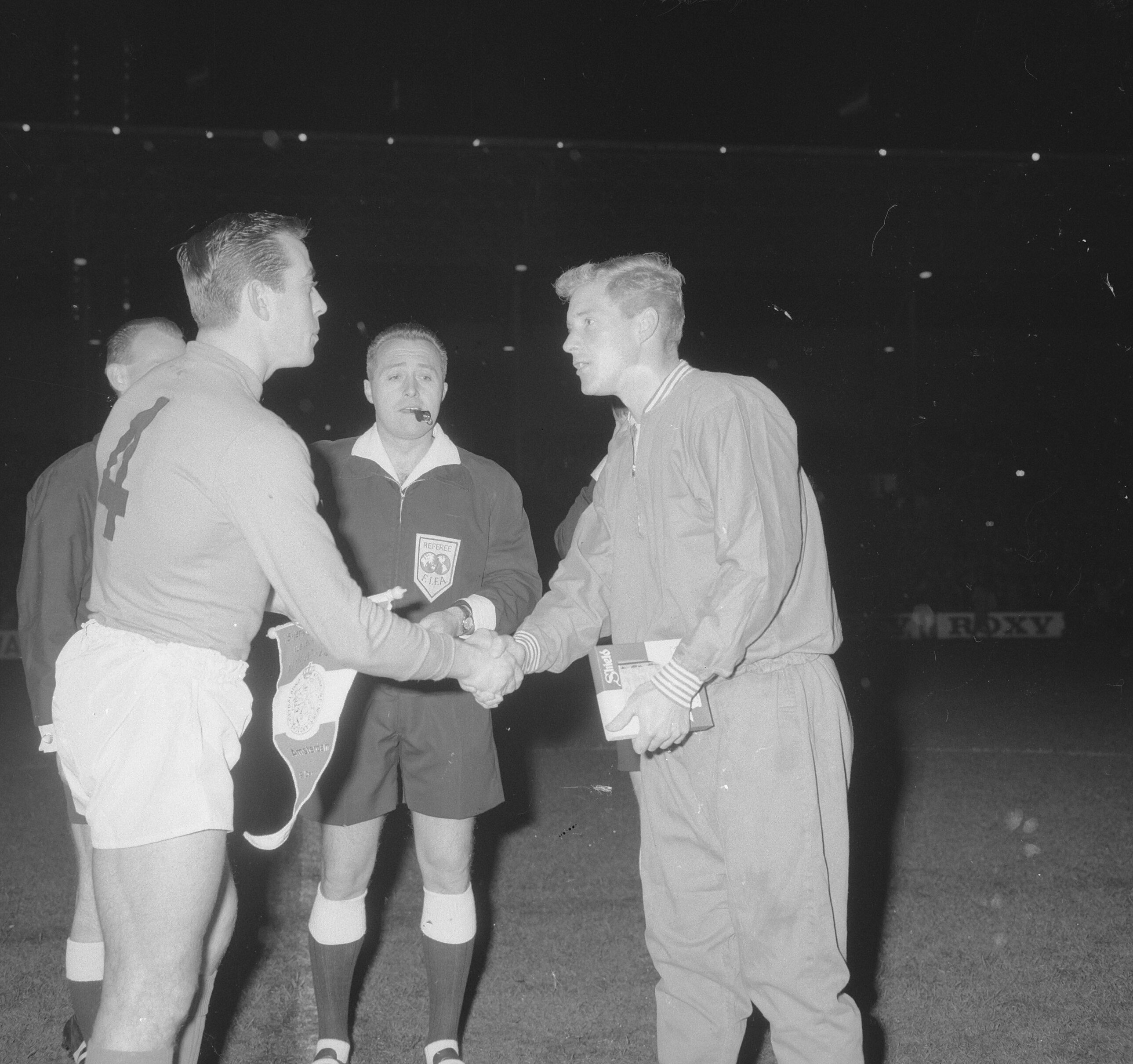 Flowers (right) in 1964, shaking hands with [[Daan Schrijvers]]