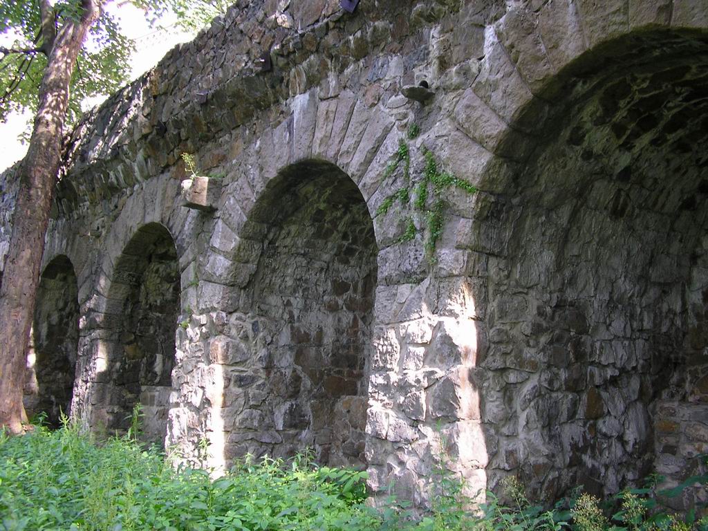 North wall. Замок Сисси а Германии. Руины под замком загадка. Cesmeler. Руине.