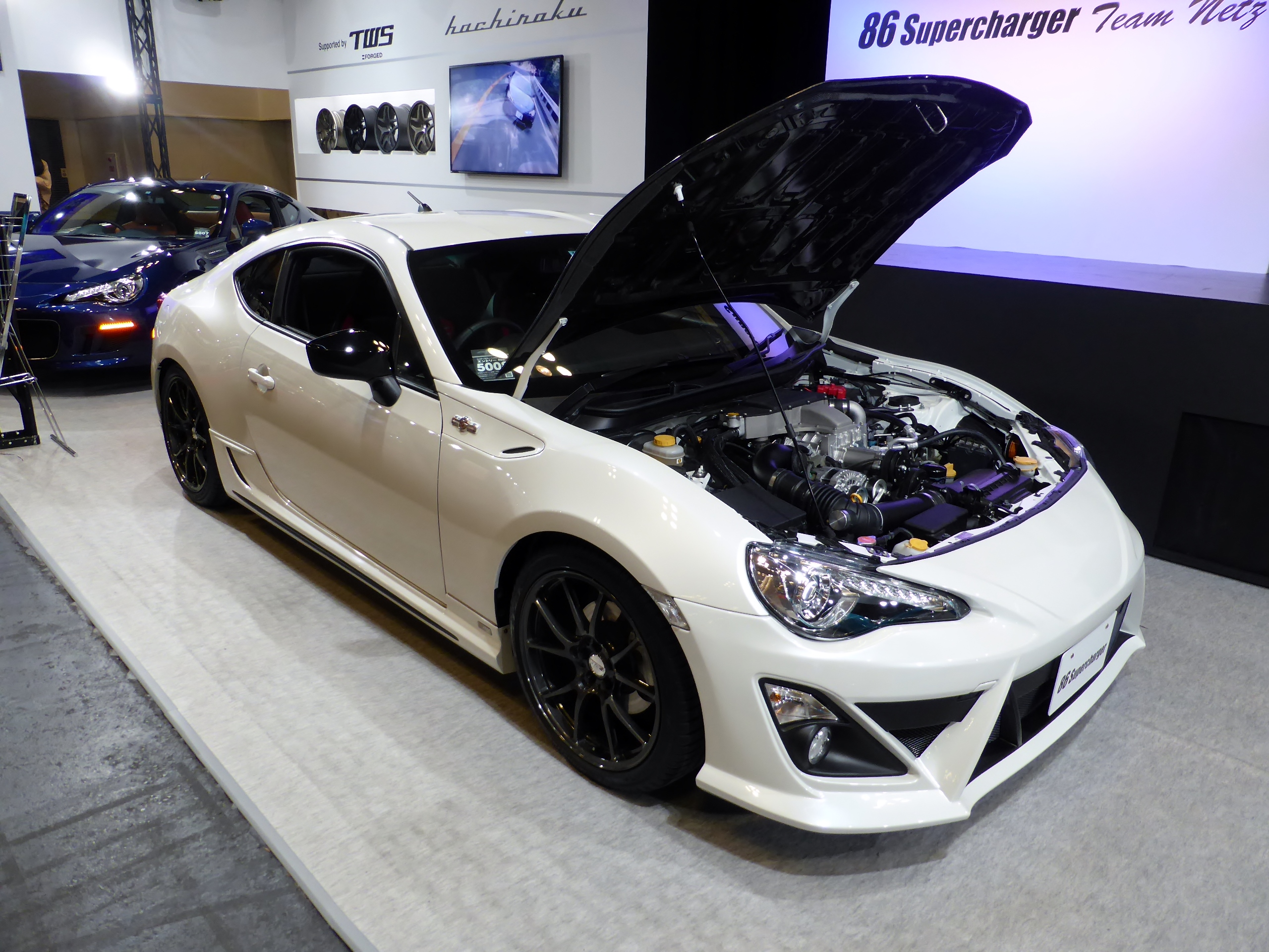 https://upload.wikimedia.org/wikipedia/commons/f/f4/Osaka_Auto_Messe_2014_%28180%29_Netz_Toyota_Hyogo_-_Toyota_86_SuperCharger_%28ZN6%29.JPG