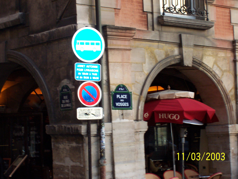 File:Place des Vosges, 3 November 2003.jpg