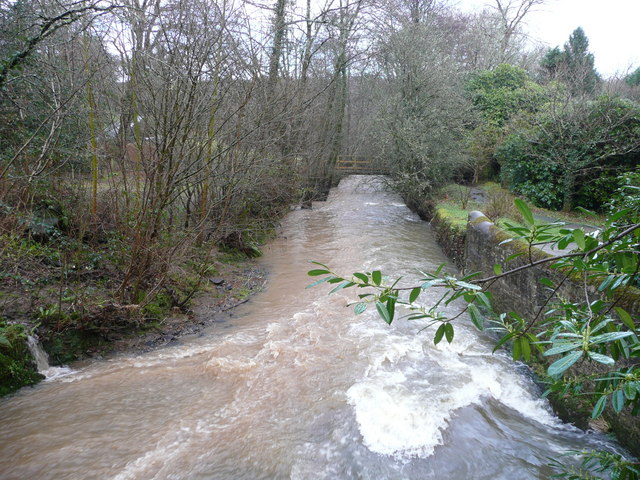 File:River Duntz - downstream - geograph.org.uk - 667172.jpg