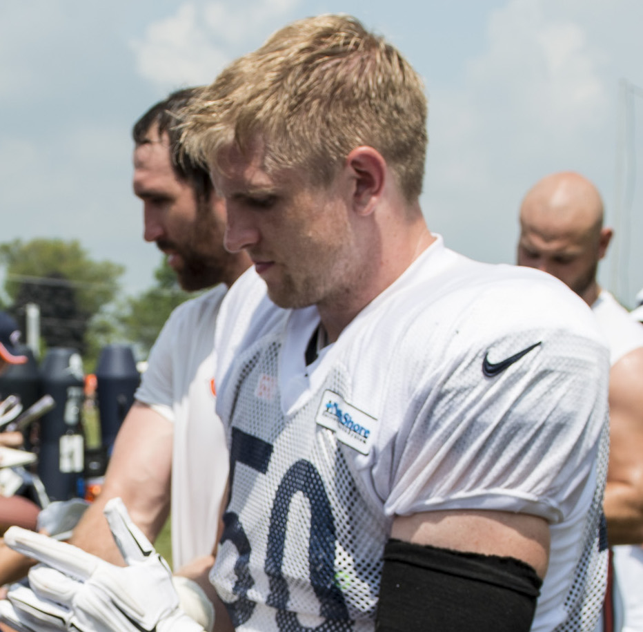 Chicago Bears rookie Shea McClellin moves up ladder