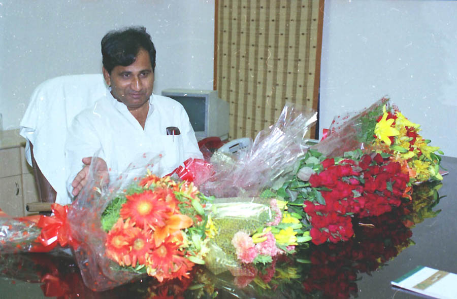 Shakeel Ahmad in his office after taking over the charge as the Minister of State for Communications & Information Technology in New Delhi on May 24, 2004