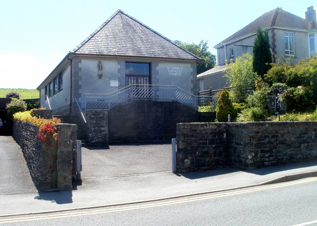 File:St David's RC church, Llandeilo - geograph.org.uk - 3271798.jpg