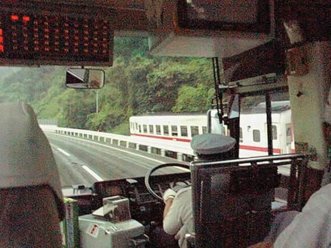 File:Train on Yamada Line view from 106Express.jpg