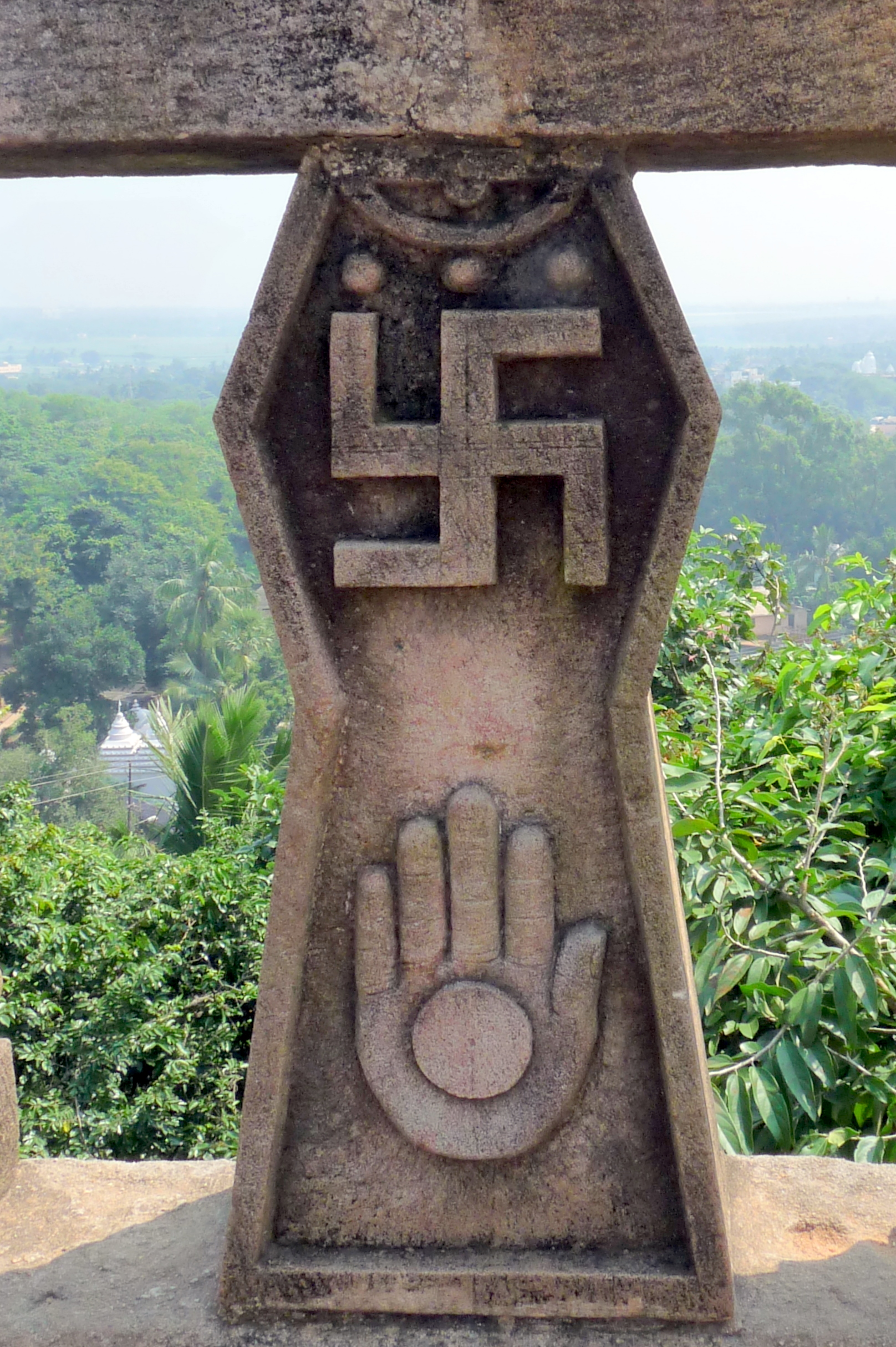 Udaygiri_%26_Khandagiri_Caves%2C_Bhubaneswar_%2826%29_-_Oct_2010.jpg