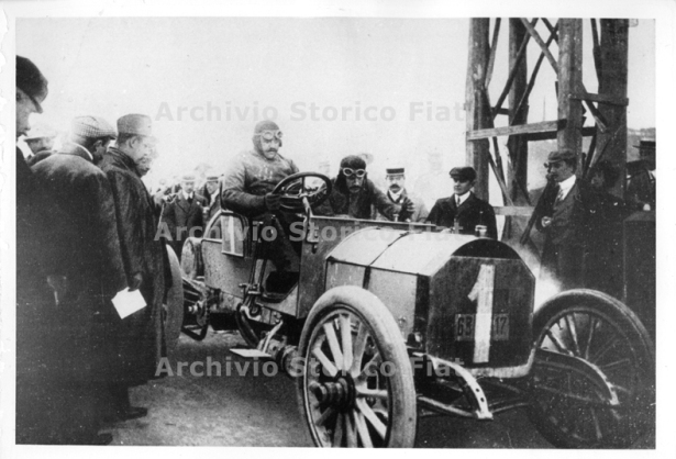 File:Vincenzo Lancia partecipa alla Targa Florio su una Fiat 28-40 HP Corsa, Brescia 1906 - san dl SAN IMG-00001321.jpg