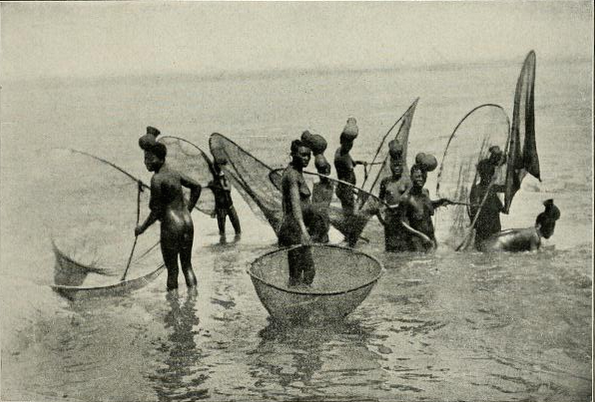 File:Women fishing in congo free state, 1906.png