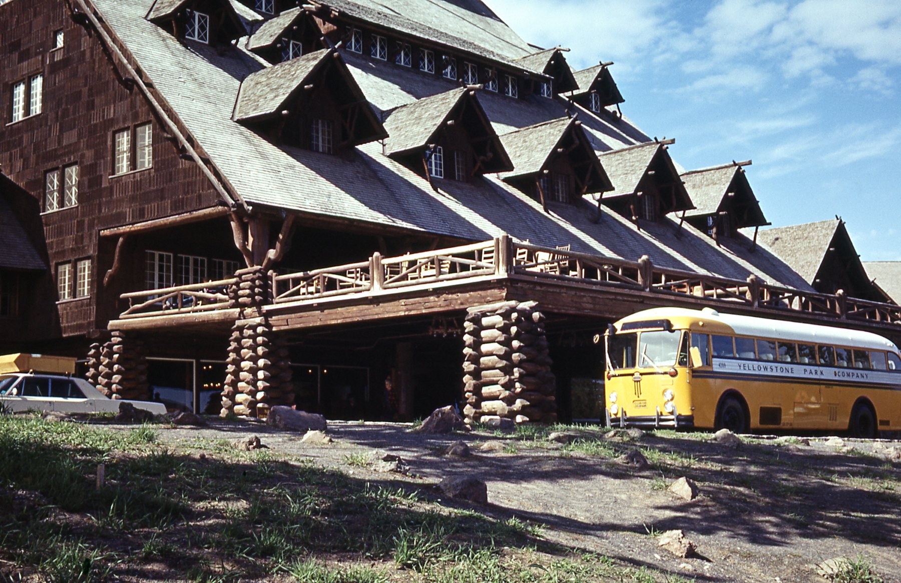 Old Faithful Inn - Wikipedia