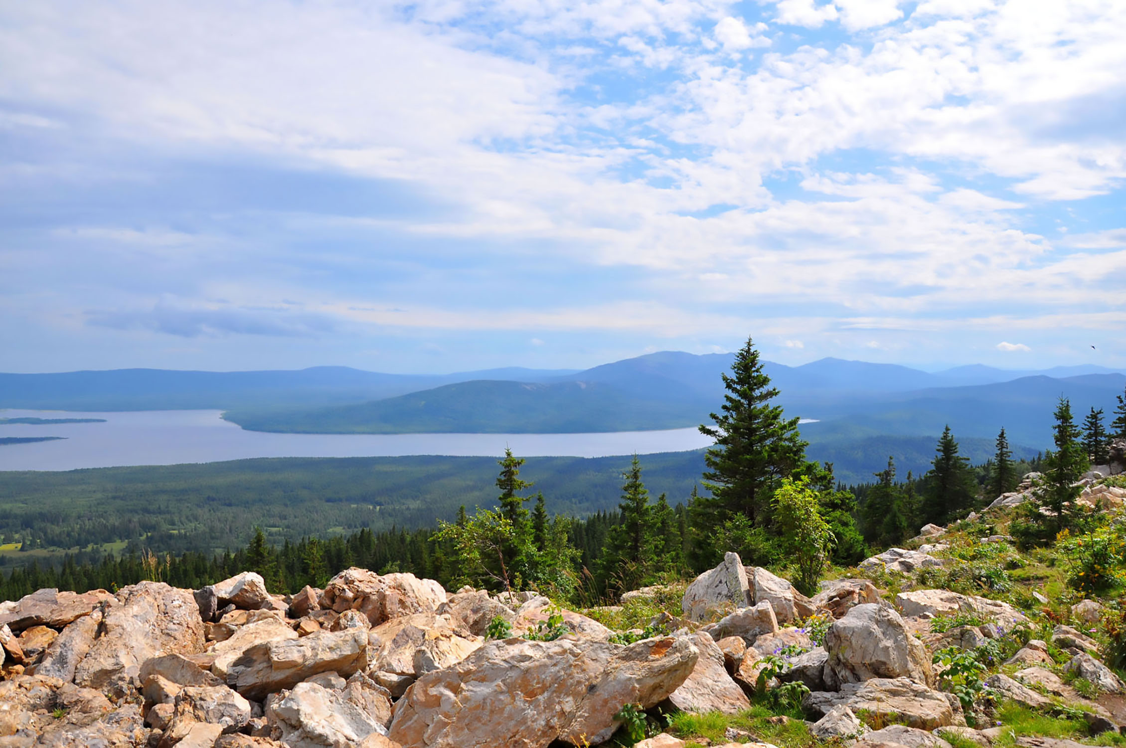 Уральские горы Зюраткуль