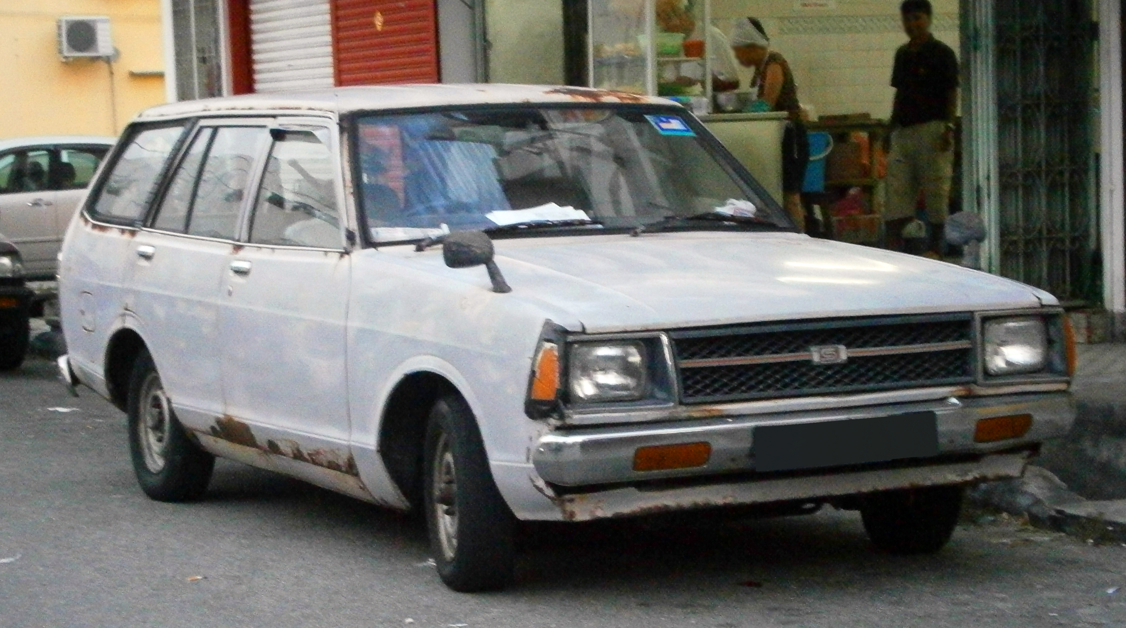 1984 Nissan station wagon #4