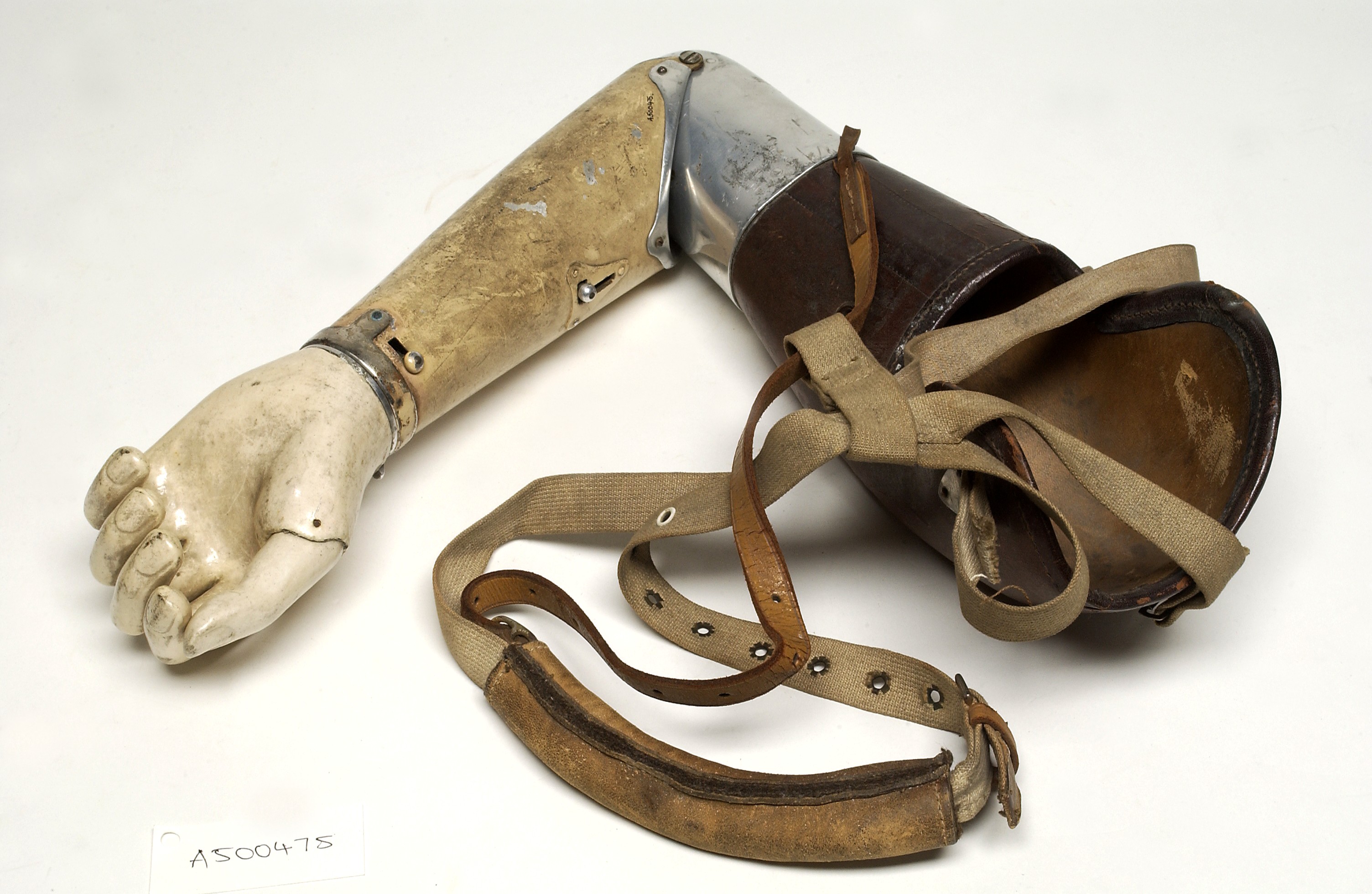 File:Artificial left leg, London, England Wellcome L0057948.jpg - Wikimedia  Commons