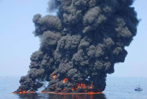 File:BP’s Deepwater Horizon rig on fire in the Gulf of Mexico. (15010938489).jpg