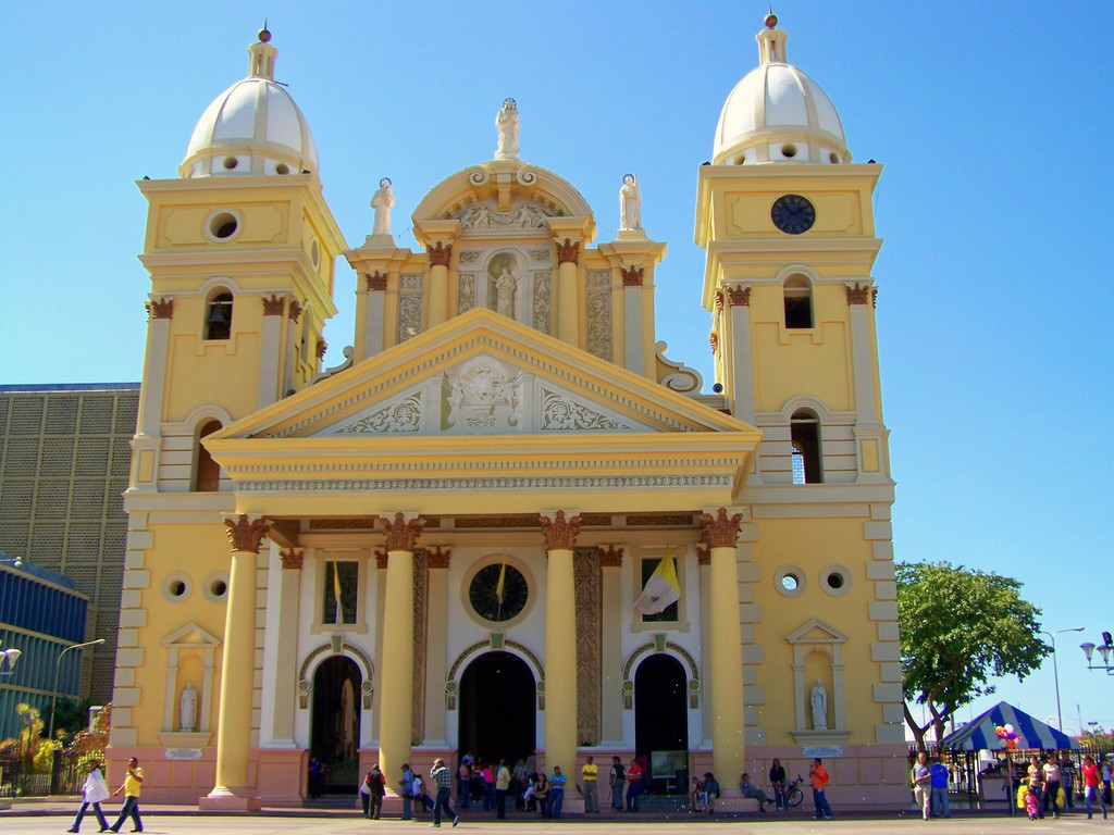 File:Basilica de N S de Chiquinquira y San Juan de Dios.jpg - Wikimedia Com...