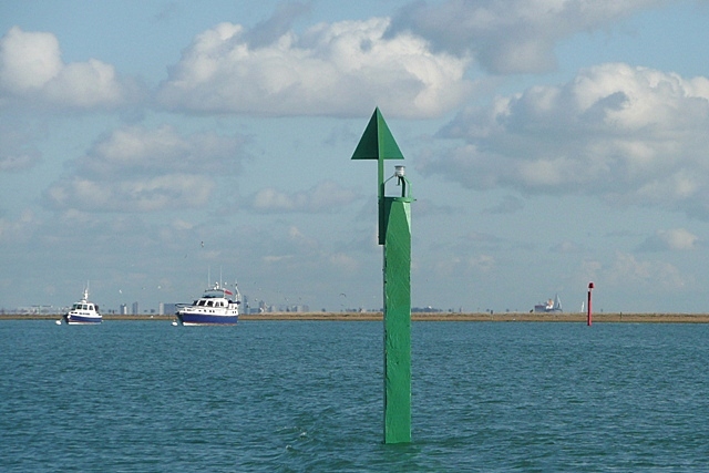 File:Beaulieu River exit - geograph.org.uk - 1096751.jpg