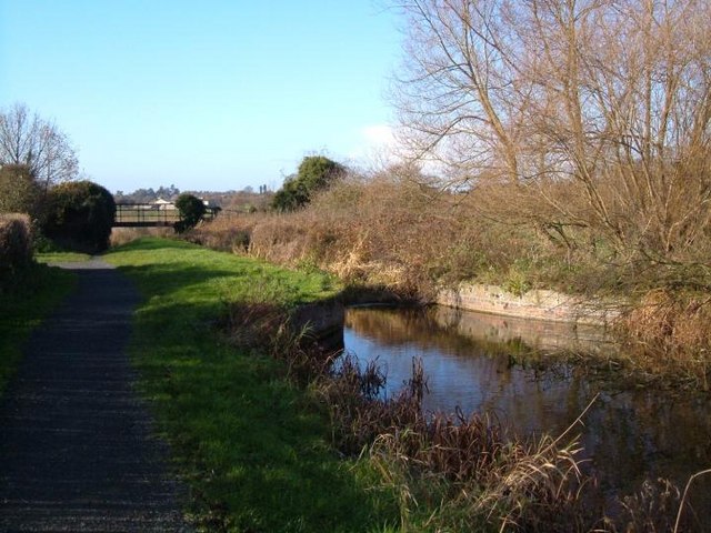 Canal Lock - geograph.org.uk - 288747
