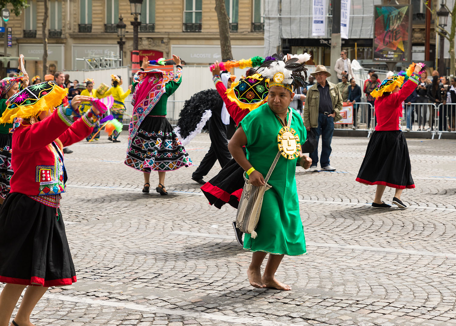 Carnaval de paris. Карнавал в городе. Карнавал праздник люд. Карнавал узбекский. Carnaval de Paris Euro Music 2008.