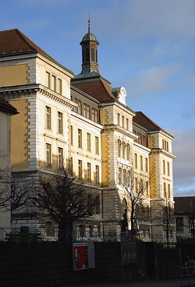 File:Chaux-de-Fonds Bibliothek.jpg