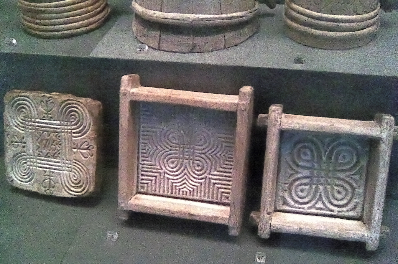 Cheese_moulds_at_Finnish_National_Museum_decorated_with_looped_squares.jpg