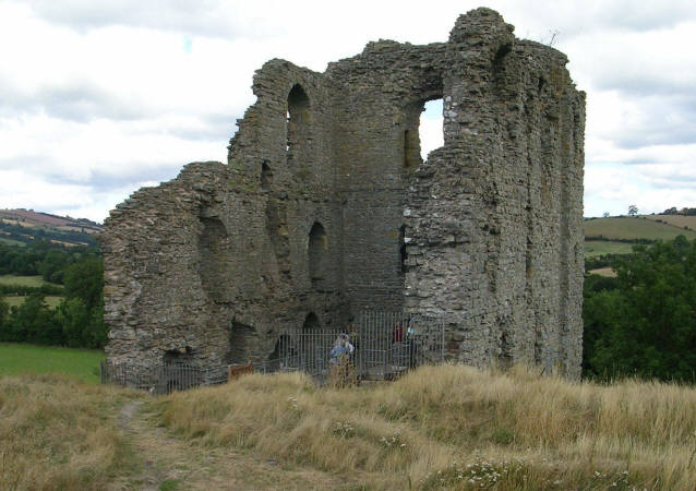 File:Clun Castle 03.jpg