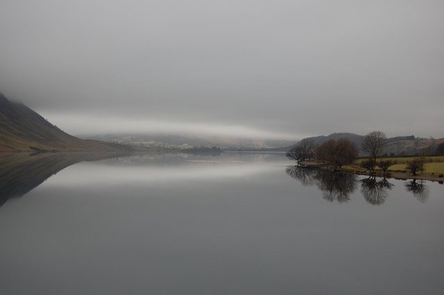 File:Crummock Water - geograph.org.uk - 1175033.jpg