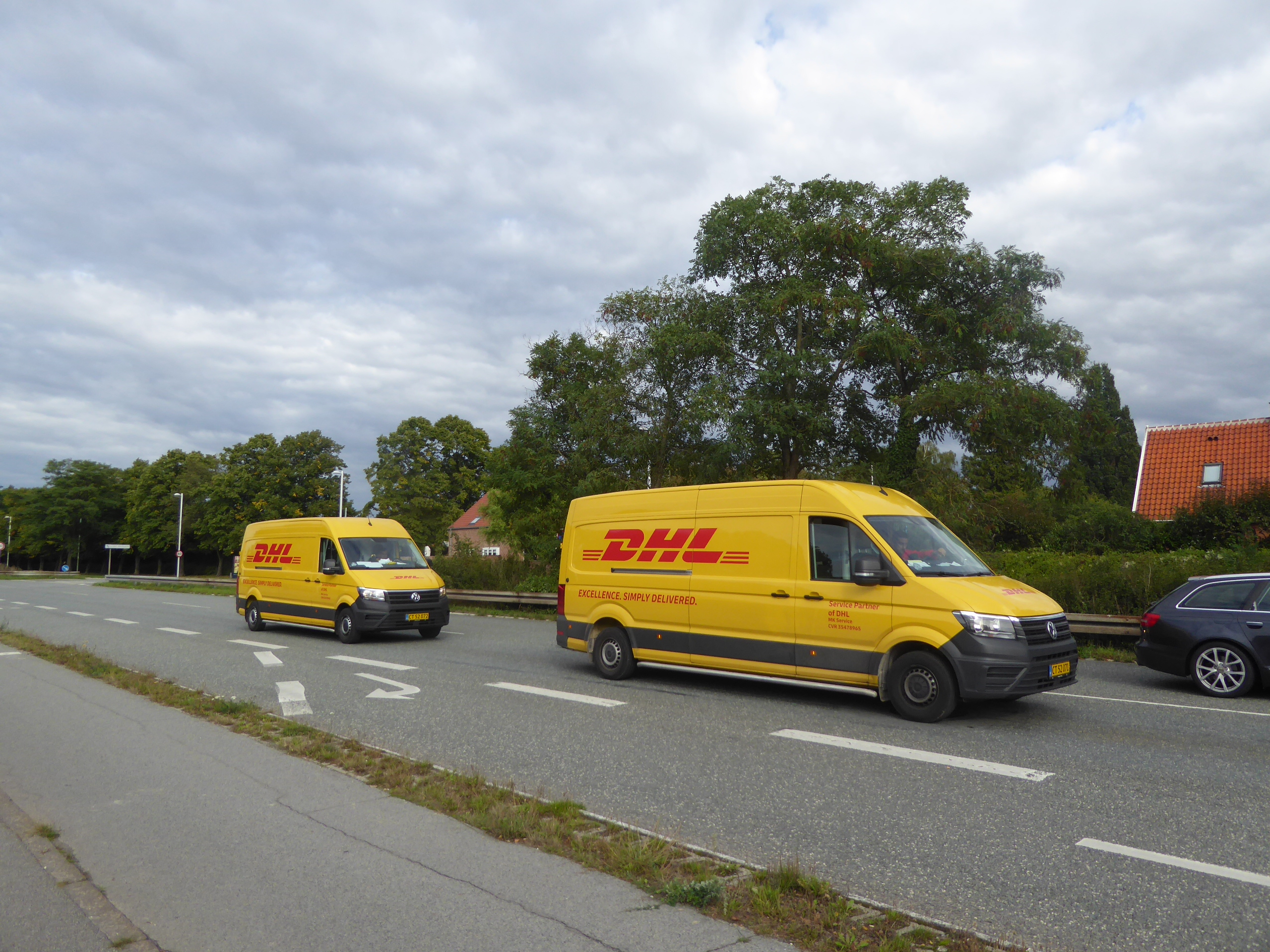 Omgivelser tiggeri butik File:DHL vans on Nordre Ringvej.jpg - Wikimedia Commons