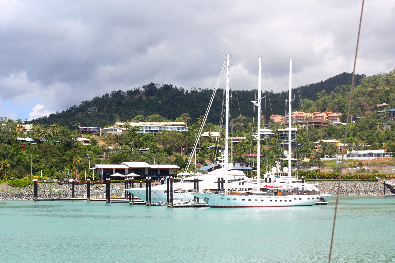 Airlie Beach Airport