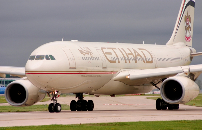 File:Etihad Airbus A330 @ Manchester (3290540613).jpg