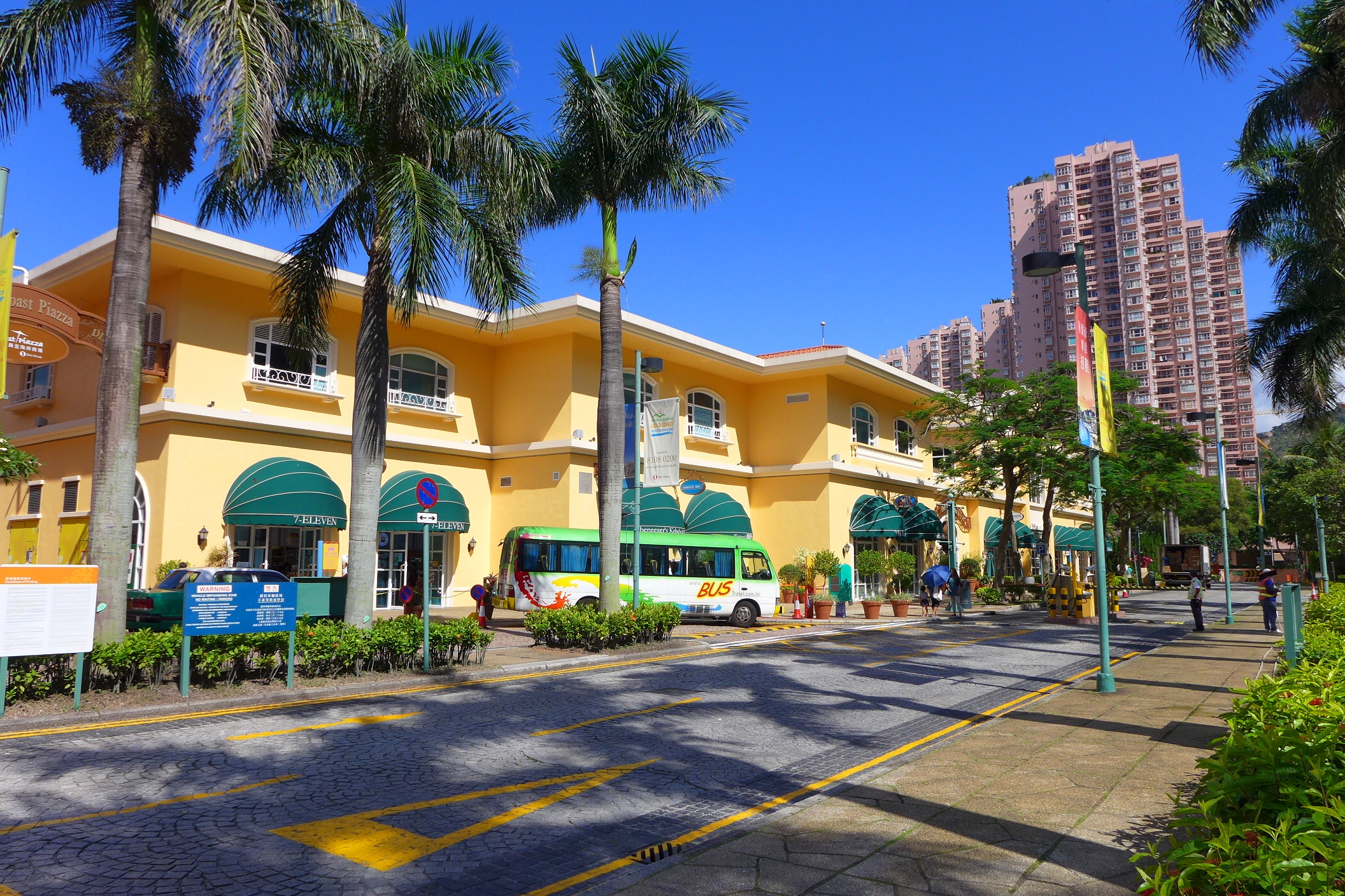 File:HK Gold Coast Marina Magic Shopping Mall View1 20150617.jpg ...