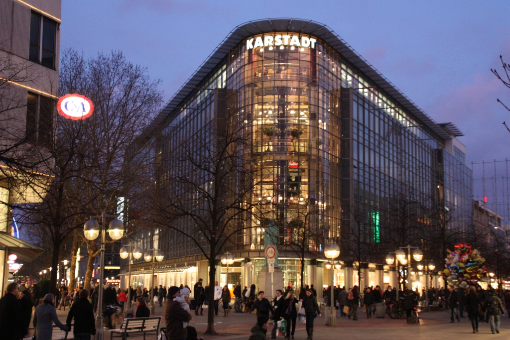 Karstadt in Hannover am Abend